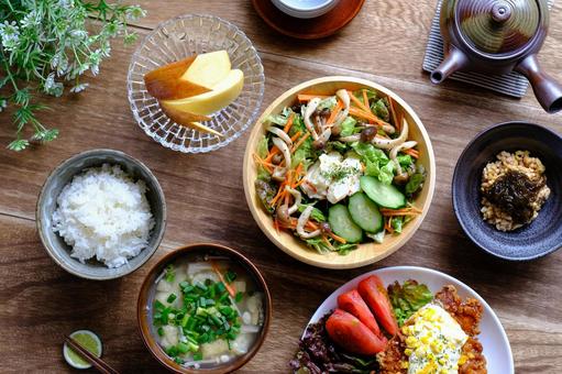 バランスの取れた日替わりランチ